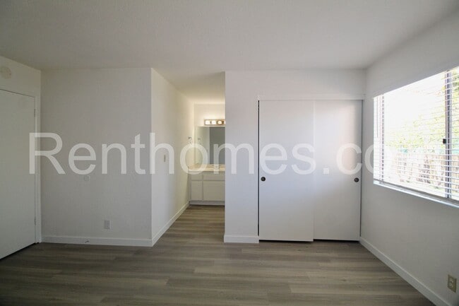 Building Photo - 2723 Malibu Pl