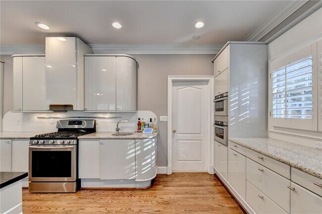 Building Photo - 3871 River Mansion Dr NW