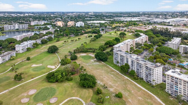 Building Photo - 2671 S Course Dr