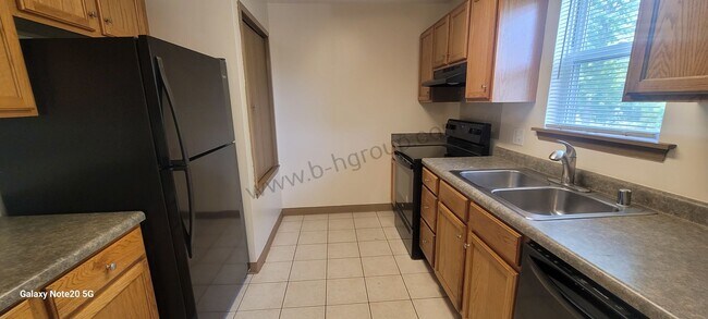 Building Photo - 8760 Sheridan Rd