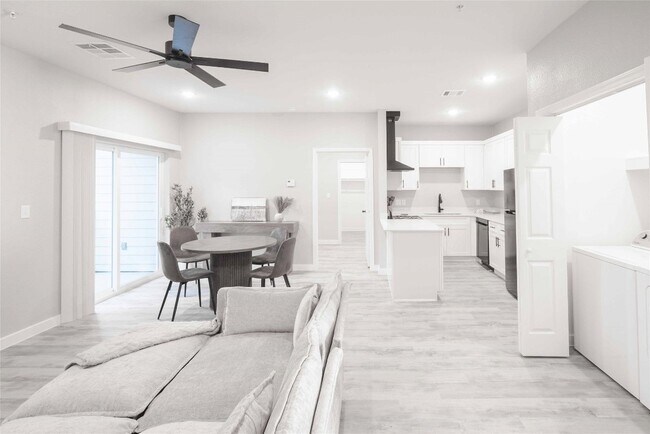 Building Photo - 2101 Reinke Rd