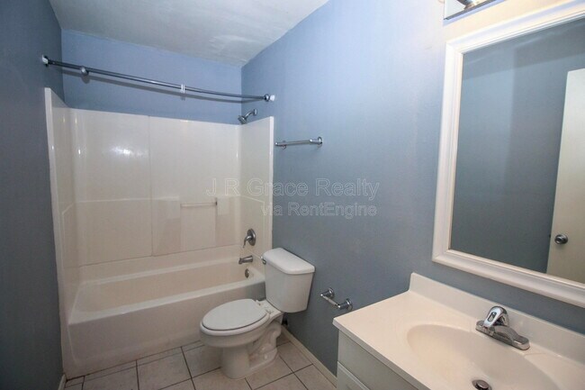 Building Photo - 1500 Lake Shore Dr