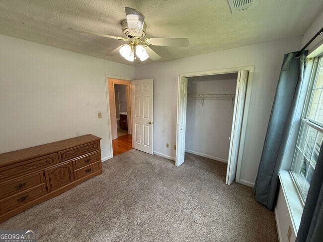 Building Photo - 3897 Saddlecreek Dr