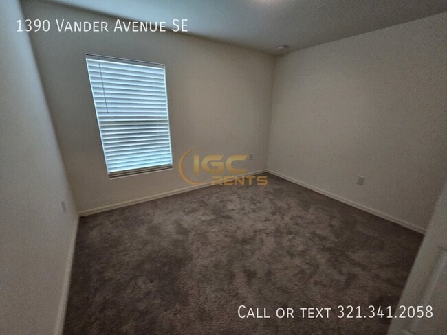 Building Photo - 1390 Vander Ave SE