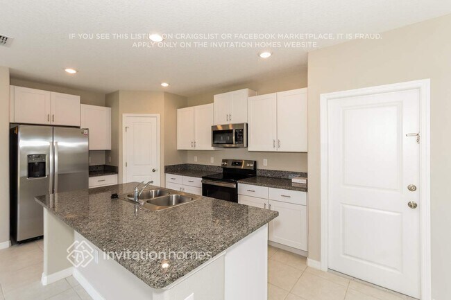 Building Photo - 2206 Treesdale Ave