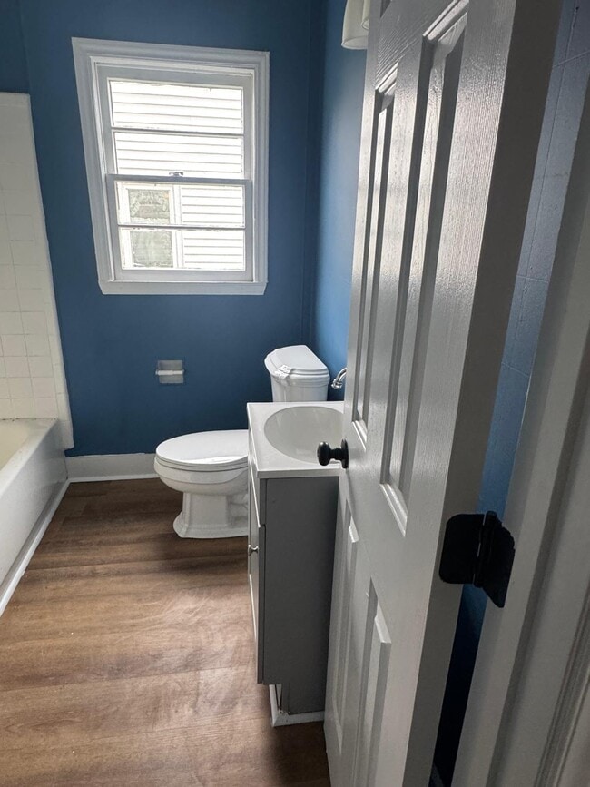 Building Photo - 211 Jane Ave