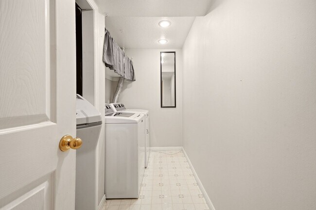 Building Photo - 1203 N 100 E