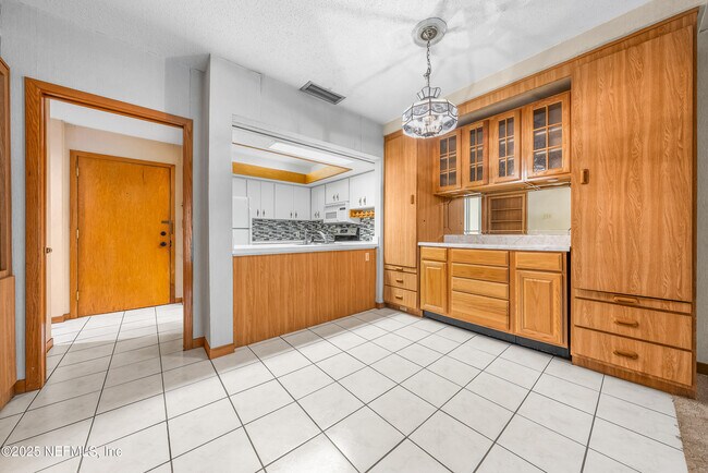Building Photo - 2930 Ravines Rd