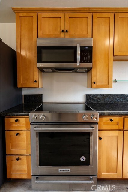 Building Photo - 423 2nd St