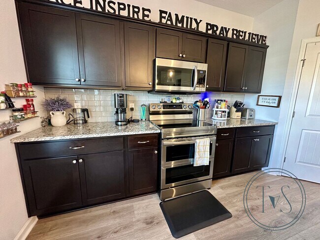 Building Photo - SPRING MOVE-IN SPECIAL: $1000 OFF 1ST MONT...