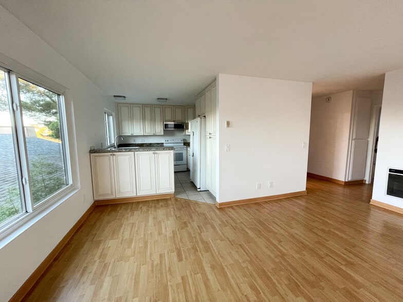 Building Photo - 4242 6th Ave