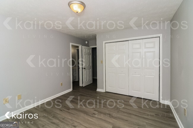 Building Photo - 300 Beaver Pointe Dr