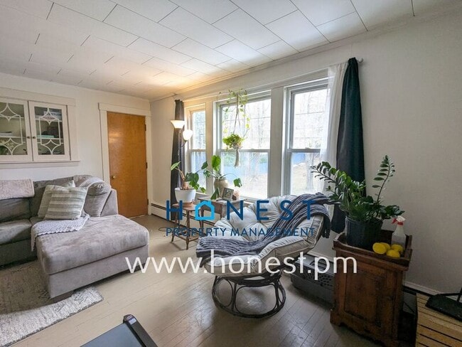 Building Photo - 20 Academy St