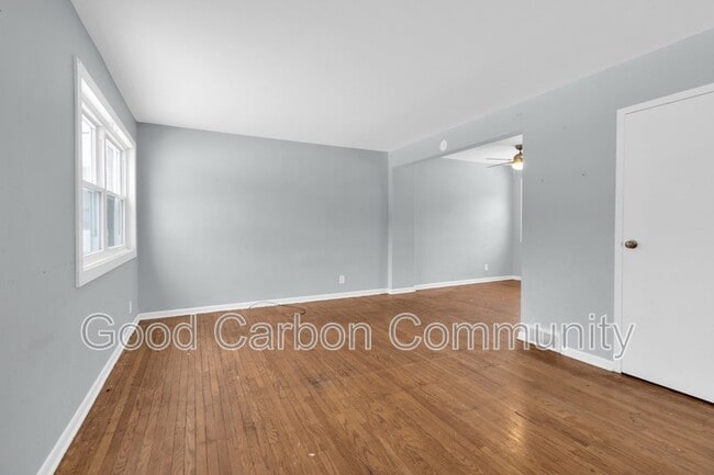 Building Photo - 56 Janice St