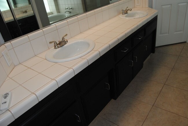 Building Photo - 9305 Brookstone Ct