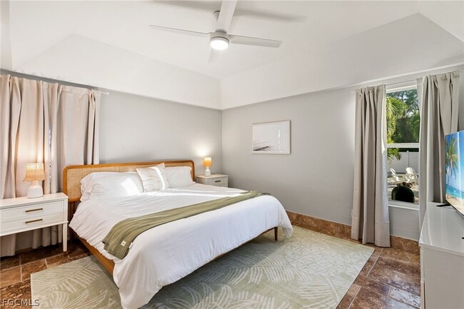 Building Photo - 317 3rd Ave