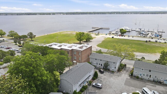 Building Photo - 328 River Walk Dr