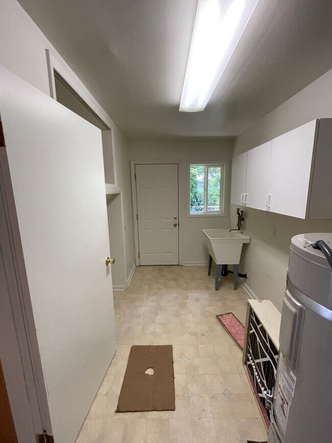 Building Photo - Updated Bungalow in Forest Grove!
