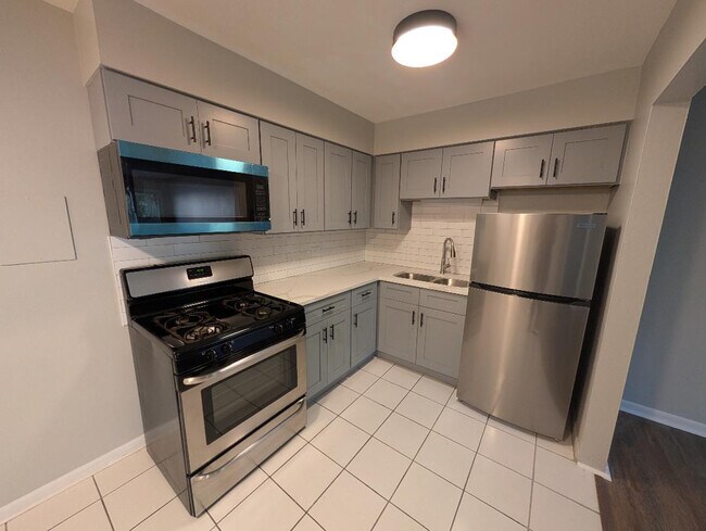 Building Photo - 7925 W 103rd St