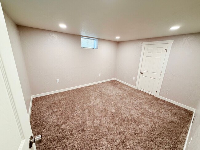 Building Photo - 921 4th Ave N