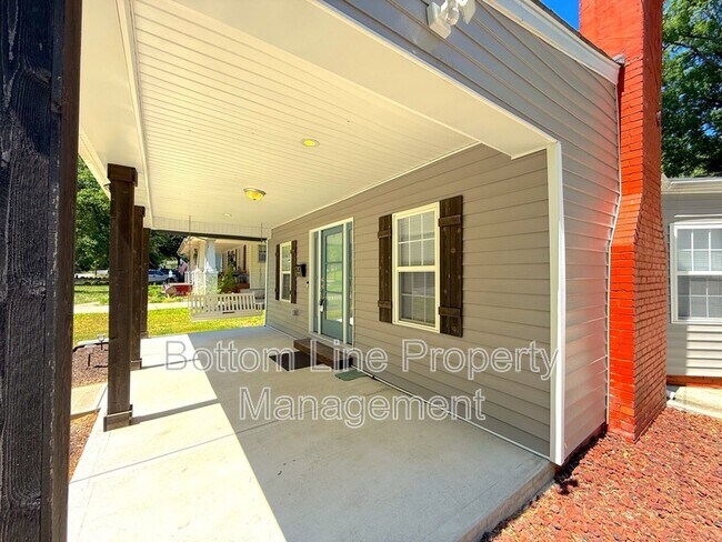 Building Photo - 1216 Jackson Rd