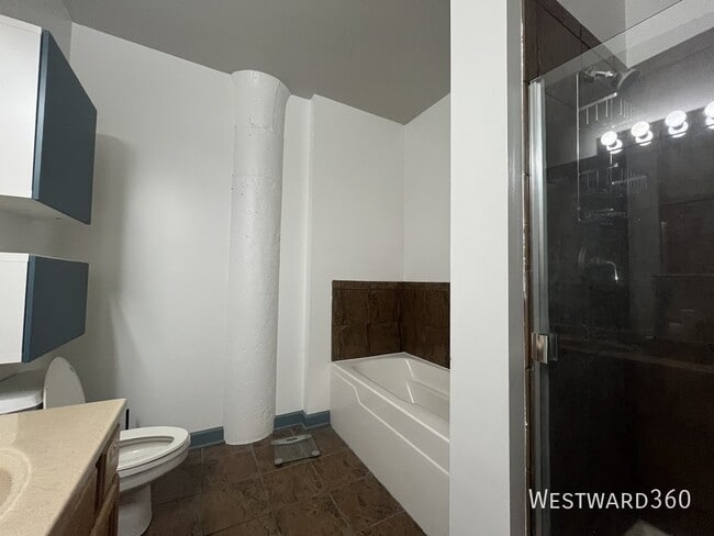 Building Photo - 221 E Cullerton St