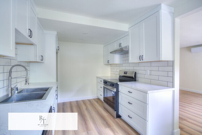 Building Photo - Fully Upgraded Spacious 2-Bedroom Unit in Prime Arcadia Location