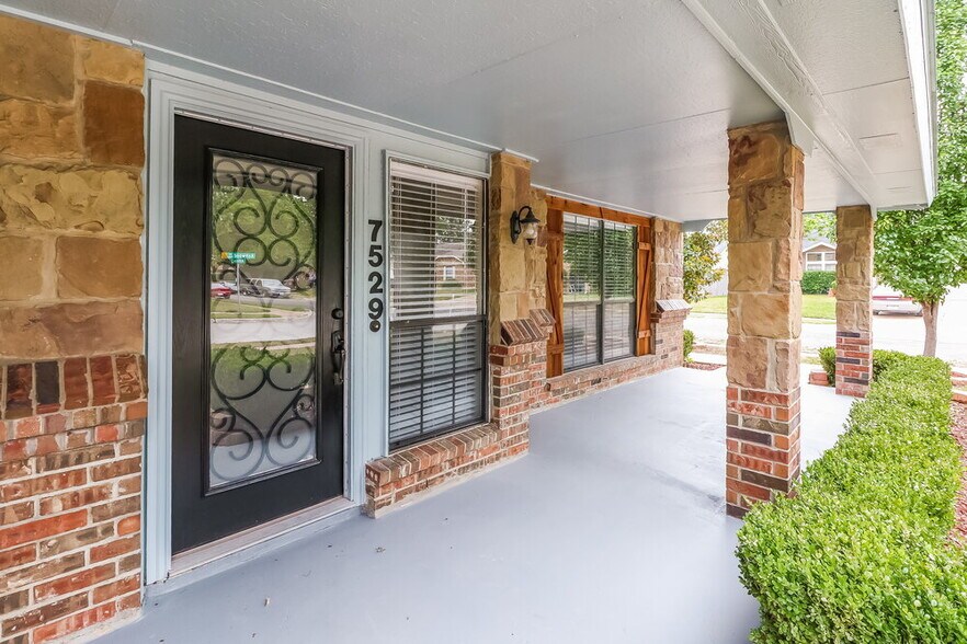 Building Photo - 7529 Ashwood Cir