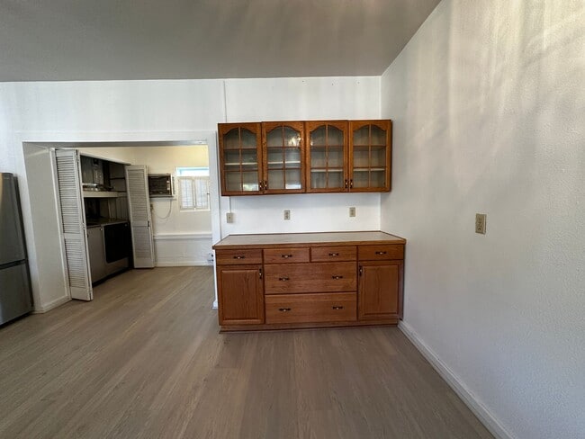 Building Photo - Two bedroom, one bath on west Line Street