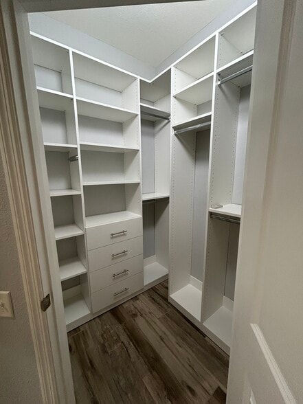 Building Photo - 586 Brantley Terrace Way