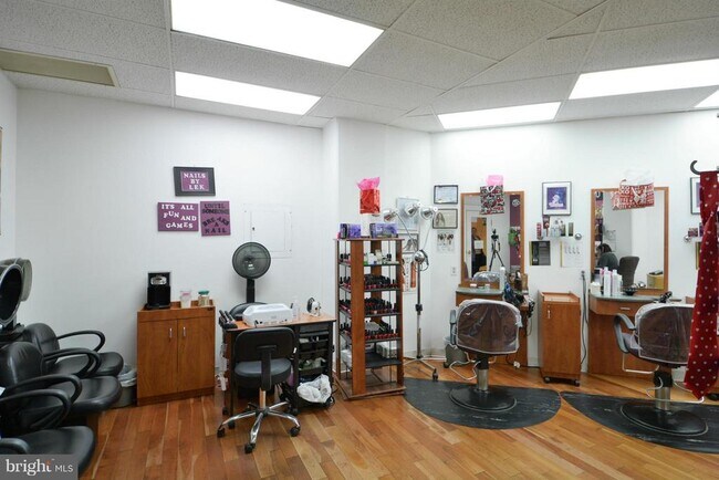 Building Photo - 307 Yoakum Pkwy