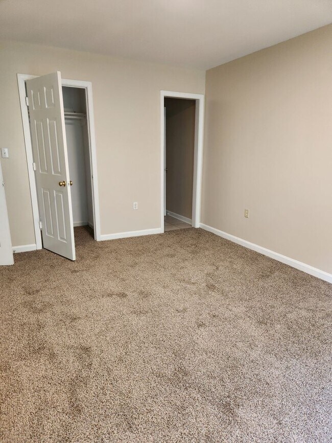 Building Photo - House for Rent