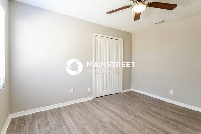 Building Photo - 3 Bedroom Pet-Friendly Home in Tampa, FL with Main Street Renewal
