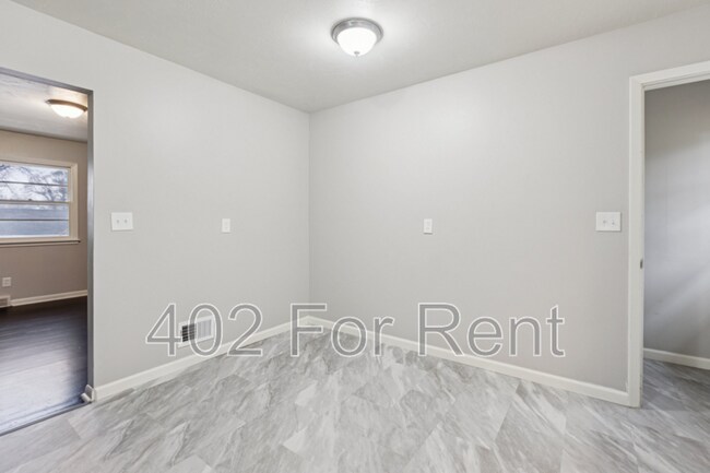 Building Photo - 3823 Saratoga St