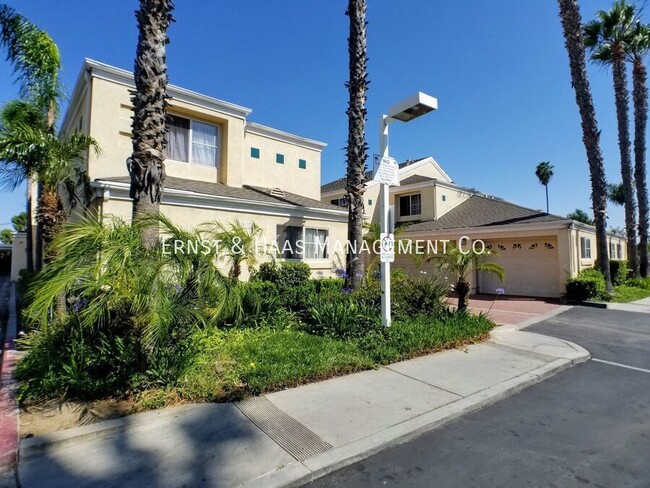 Primary Photo - Beautiful 3 Bedroom 2 Bath Top Floor Condo...