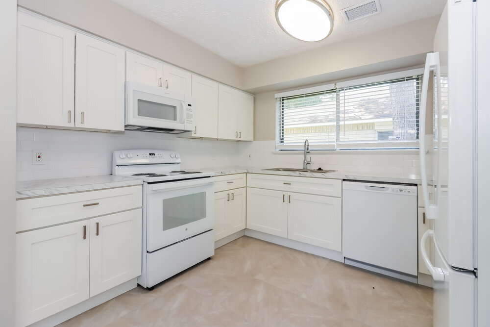Building Photo - 15818 Gatebriar Dr