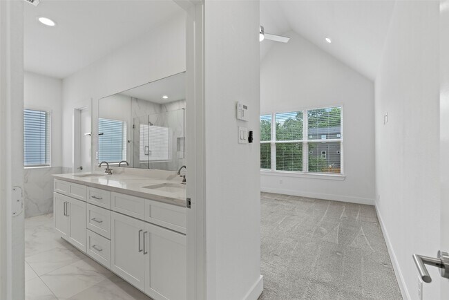 Building Photo - 847 Rachel St