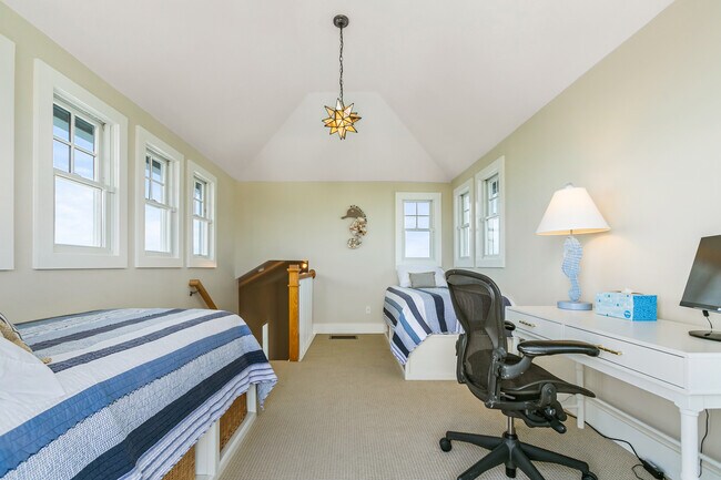 Building Photo - 681 Ocean Palm Way