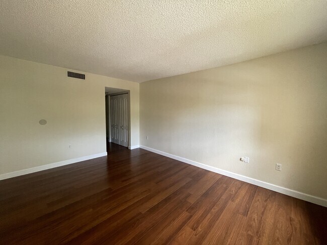 Building Photo - 4255 N University Dr