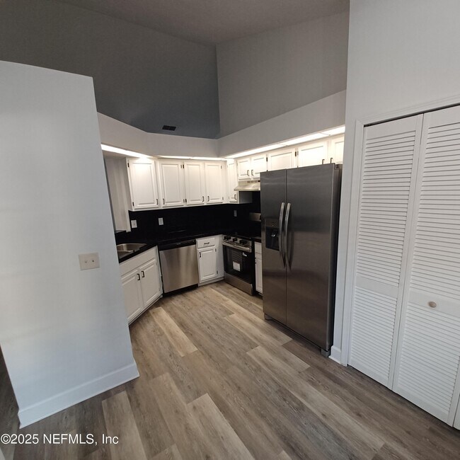 Building Photo - 7775 Mactavish Way S