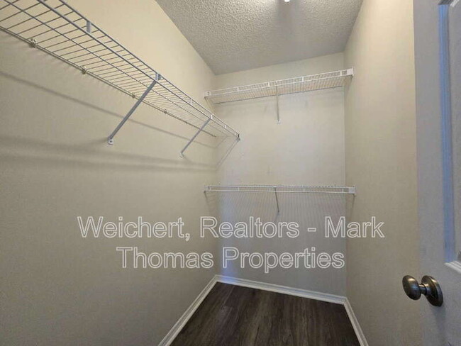 Building Photo - 6308 Saybrooke Dr