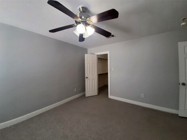 Building Photo - 2945 Sandcastle Ln