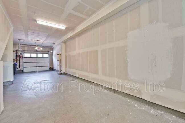 Building Photo - 605 Cinnamon Cir.