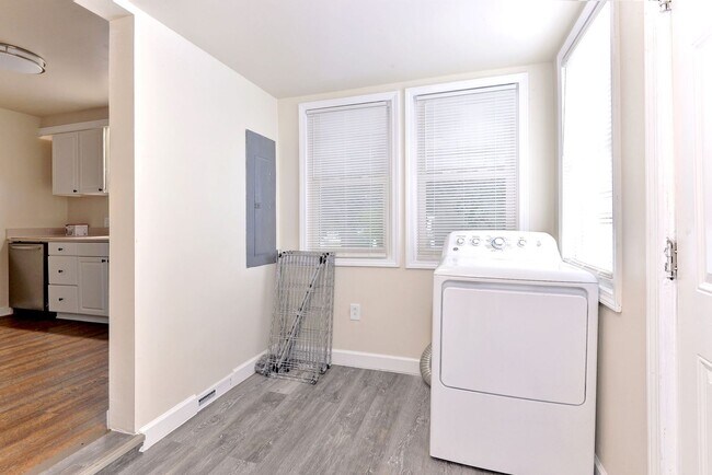 Building Photo - 606 Yorktown Rd