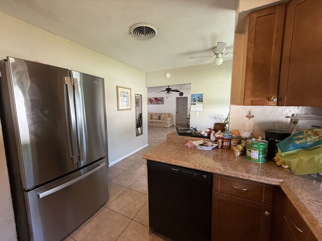 Building Photo - 2309 Tulip St