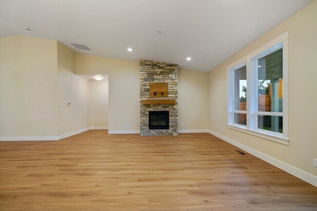 Building Photo - 3Bd/2Ba Single Story Home - Available Early March 2026!