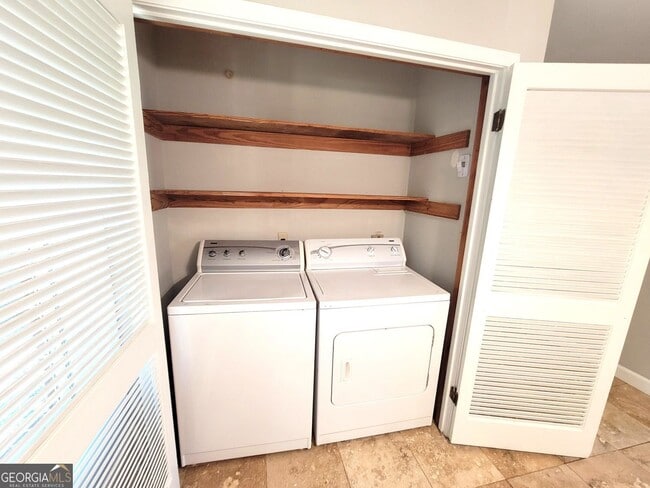 Building Photo - 1061 Homewood Ct