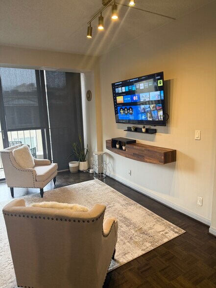 Building Photo - 145 15th St NE