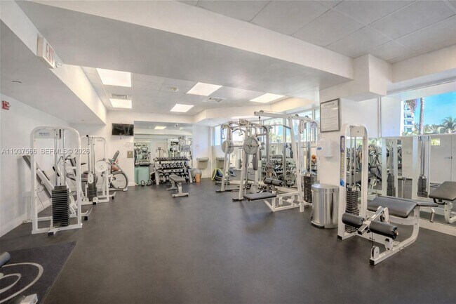 Building Photo - 5900 Collins Ave