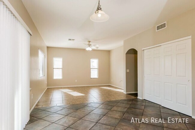 Building Photo - 5760 W Cortaro Crossing Dr